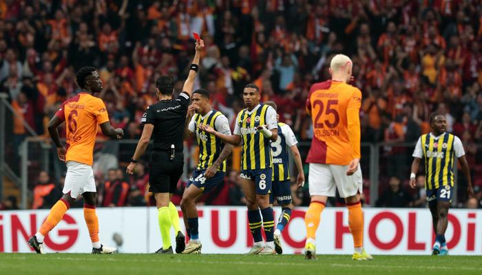 Galatasaray'ın 10 kişilik F.Bahçe'ye karşı aldığı yenilginin ardından spor gazetecileri Giallorossi'yi konuşmayı bırakmadı!  “Sezonun en kötü futbolu”