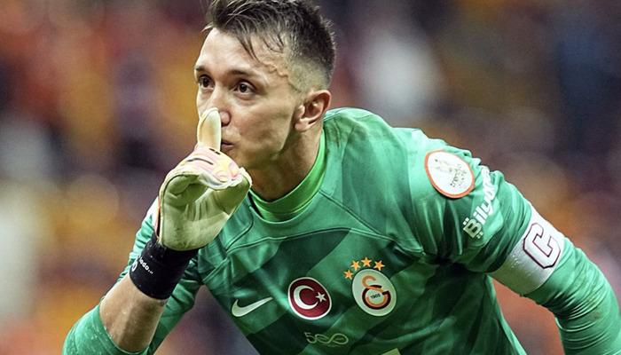 Sezona patlayıcı bir başlangıç ​​yapan yıldız kaleci Muslera'nın yerini aldı! Galatasaray'da hareketli günler