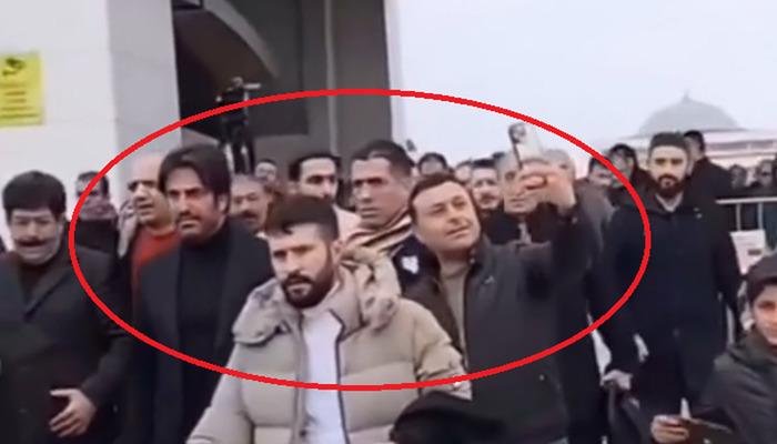 Mahsun Kırmızıgül annesini toprağa verirken selfie çekmek için yarışanlar “vazgeç” dedirtti! “İnsanlığımızı kaybettik”