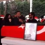 Tabutun etrafında küfürler uçuştu… Ferdi Tayfur’un torunundan Nejla Nazır’a sert sözler: Ferdi Baba hayattayken…