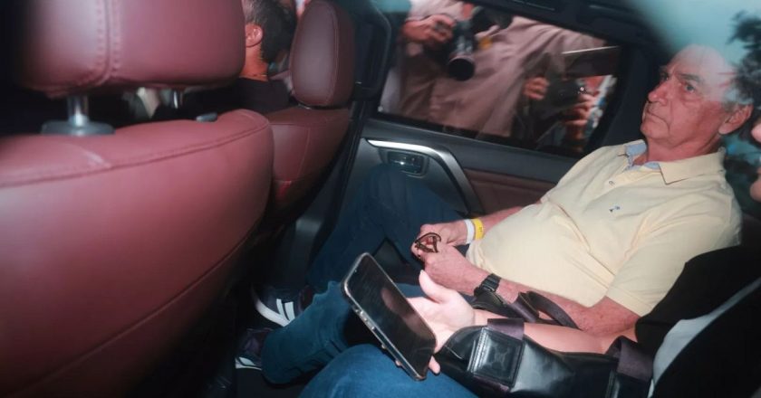 Bolsonaro’nun doktorları erken evre kanser tespit ettiklerini açıkladı