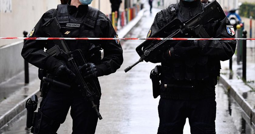 Paris’te müzeden 700 bin dolarlık altın çalındı