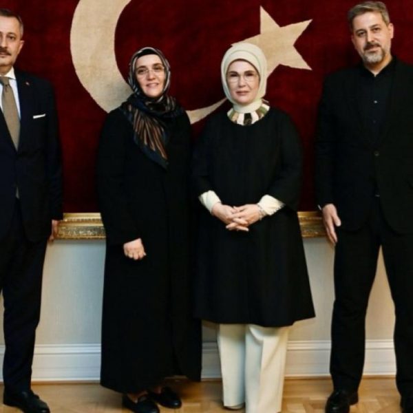 Emine Erdoğan, İstanbul Aile Vakfı temsilcileri ile bir araya geldi