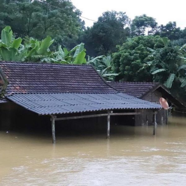 Vietnam’da sel ve heyelanlar nedeniyle yaşamını yitirenlerin sayısı 36’ya çıktı