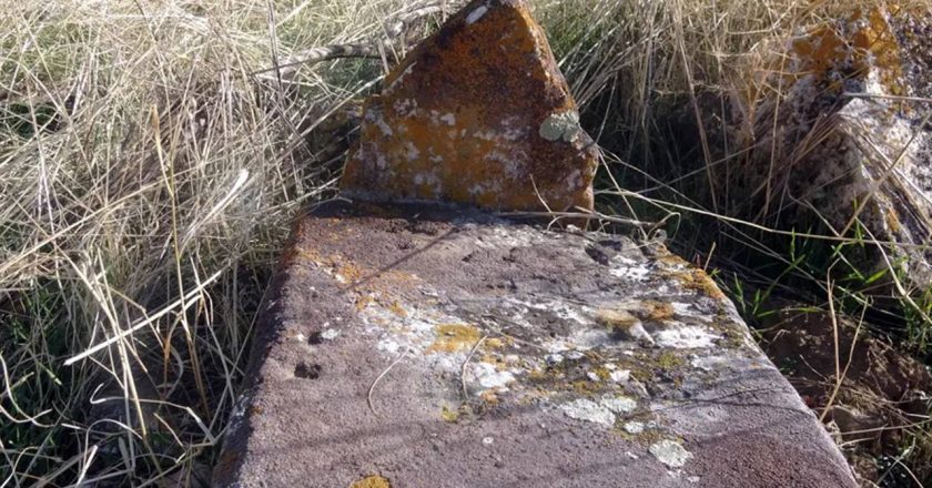 Define avcıları mezarlığı talan etti: Altın ararken kemiklere ulaştılar