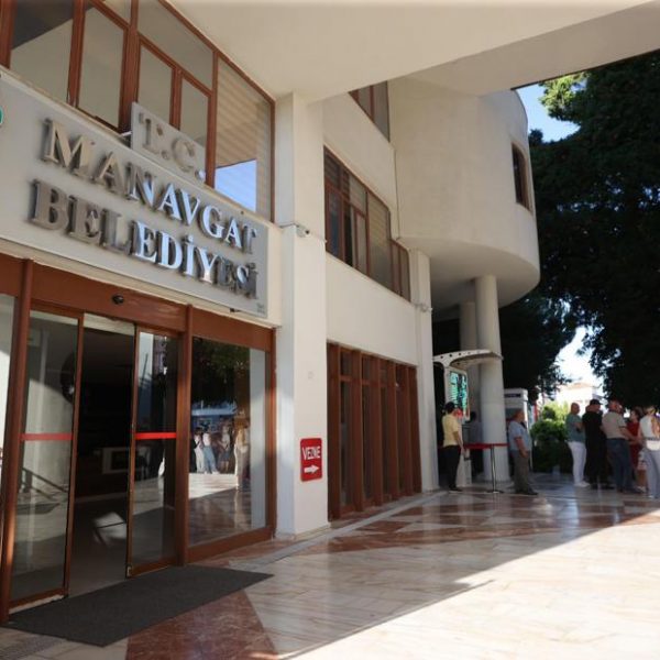 Manavgat Belediyesi’nde rüşvet davasında 3 kişi serbest bırakıldı.