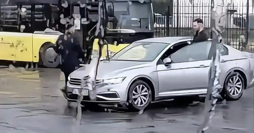 İETT durağında dehşet anları: Ateş açarken görüntü kaydetti!